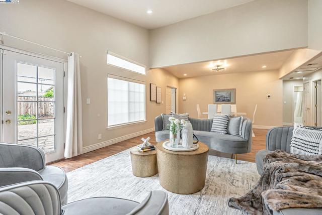 3757 Savannah Rd, Fremont CA: https://media.crmls.org/mediaz/b0ba8d38-1aad-4ff1-b945-4fc681f97557.jpg