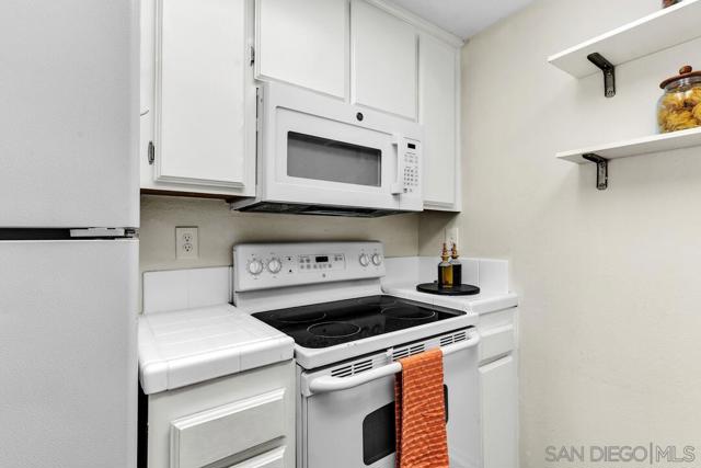 4452 Mentone St, San Diego CA: https://media.crmls.org/mediaz/b0baafbc-2c48-4458-b218-e62eff06904f.jpg