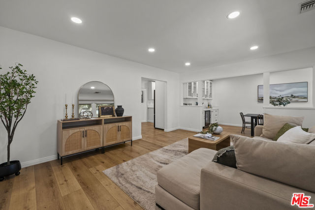 746 Valley View Avenue, Monrovia CA: https://media.crmls.org/mediaz/b0bac828-a713-4671-90fe-9565718e53cd.jpg