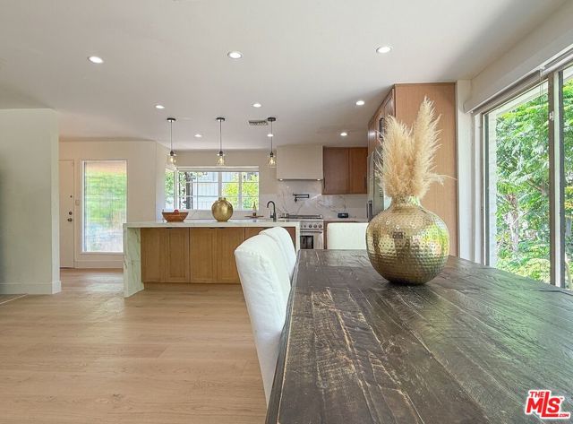 4108 Valley Vista Court, Sherman Oaks CA: https://media.crmls.org/mediaz/b0bad6a4-fca6-4477-ad69-169c31747708.jpg