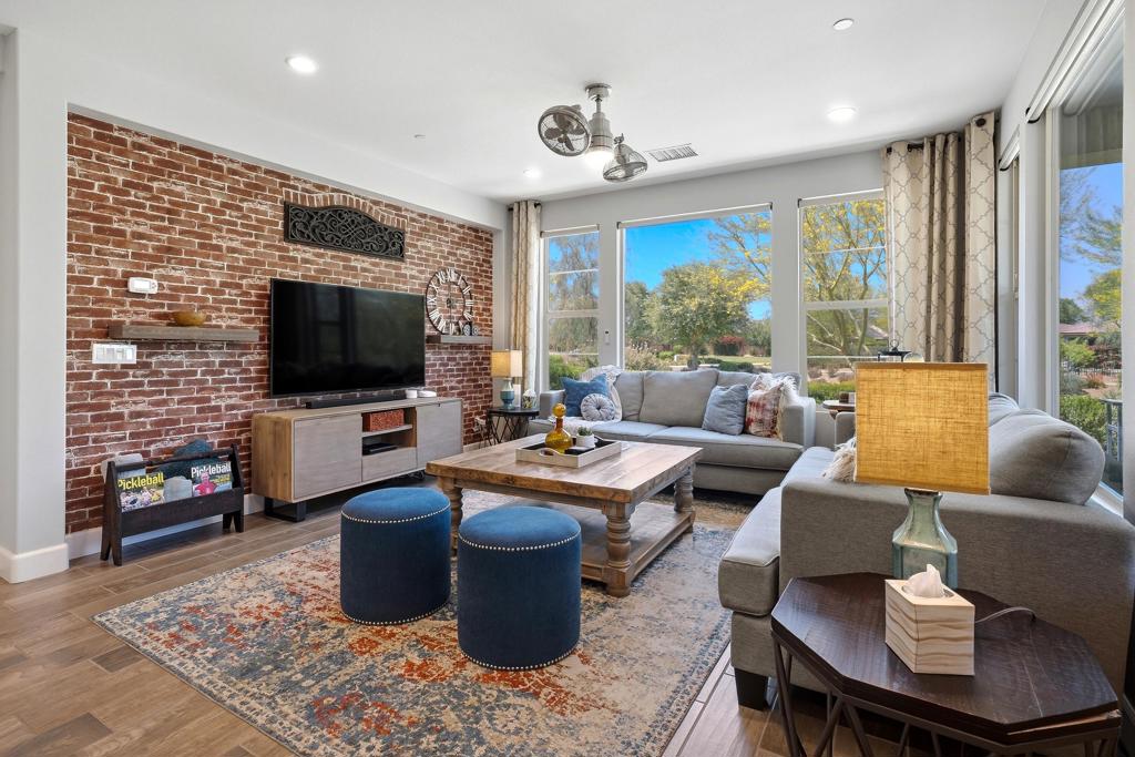 https://media.crmls.org/mediaz/b0bb5cf4-e9e2-4c02-acbb-01f38967bed3.jpg?preset=X-Large