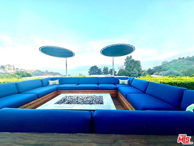 9263 Swallow Drive, Los Angeles CA: https://media.crmls.org/mediaz/b0bc0231-12a5-4f04-918c-4d63da87daf3.jpg
