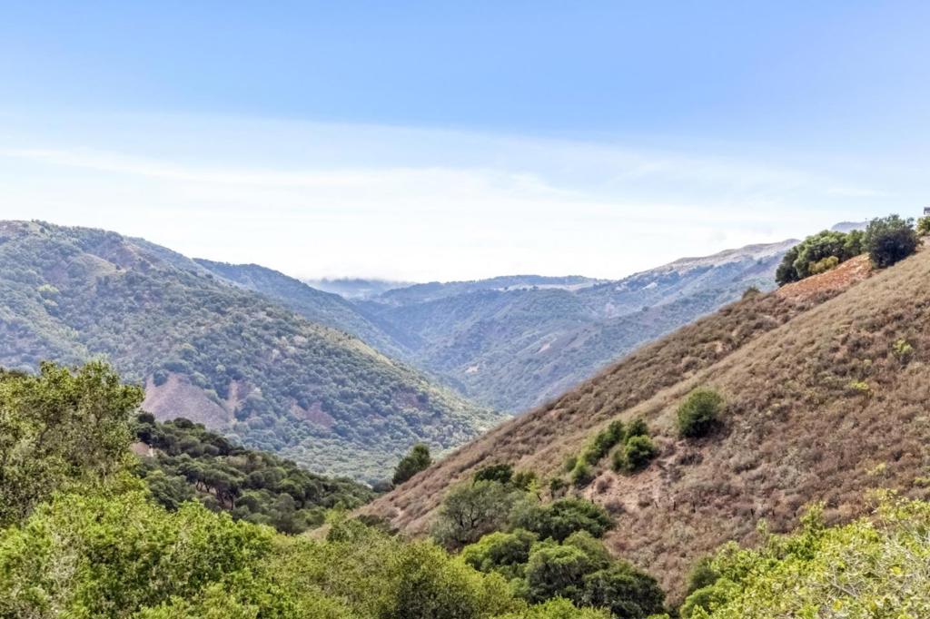 https://media.crmls.org/mediaz/b0bd18b0-1191-4e76-a8a0-1f6e57061a24.jpg?preset=X-Large