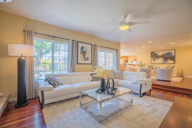 42001 Via San Gabriel, Fremont CA: https://media.crmls.org/mediaz/b0bd5382-aef3-47e1-8794-52ba2d16beb4.jpg
