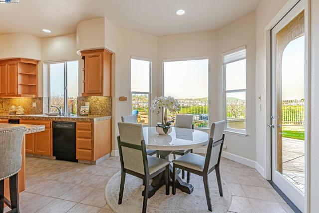 Image 10 of 51 For 9542 Velvet Leaf Cir