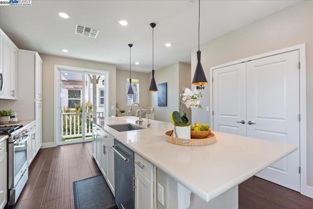 4023 Clare St, Dublin CA: https://media.crmls.org/mediaz/b0bd8b72-4877-4a45-814b-fe44643122d7.jpg