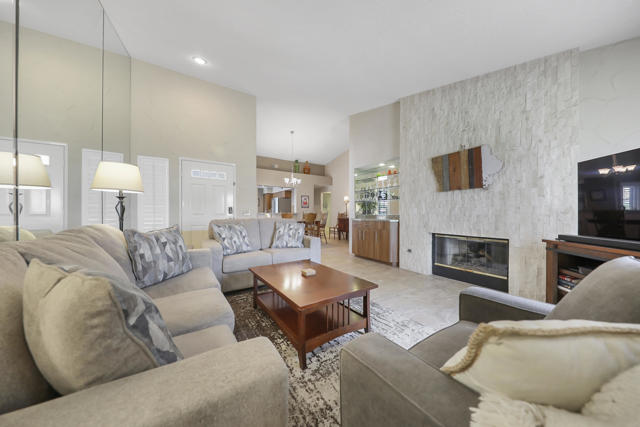 450 Desert Falls N Drive, Palm Desert CA: https://media.crmls.org/mediaz/b0bdde50-3c99-4d19-be02-0a6328ada5bc.jpg