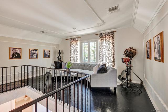 1901 N Catalina Street, Los Angeles CA: https://media.crmls.org/mediaz/b0be0a23-3d84-45e3-abeb-585b208954df.jpg