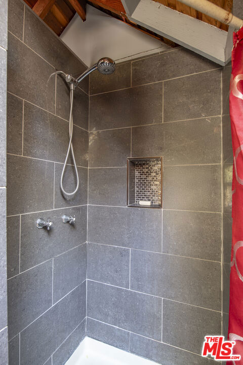 2882 Belden Drive, Los Angeles CA: https://media.crmls.org/mediaz/b0befc7b-0df9-456c-adeb-5fc53b25c81b.jpg
