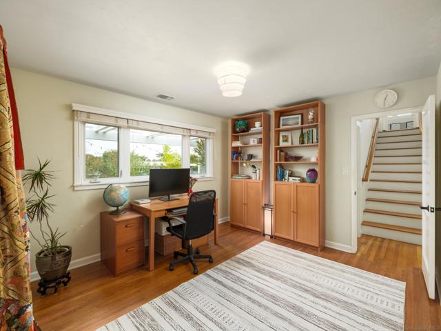 548 Tarento Dr, San Diego CA: https://media.crmls.org/mediaz/b0bf35a5-7dbc-43da-9391-7bfbe6b54d58.jpg