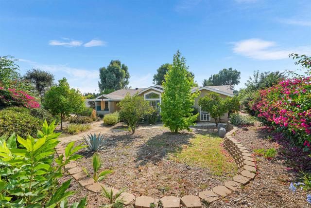 549 Eldorado Drive, Escondido CA: https://media.crmls.org/mediaz/b0bf57b2-baf7-44d2-b5b3-eecfba0fb289.jpg
