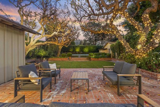 2315 Avenida De La Playa, La Jolla CA: https://media.crmls.org/mediaz/b0bfdc5f-12db-45b7-b66c-7f7b1209d17e.jpg