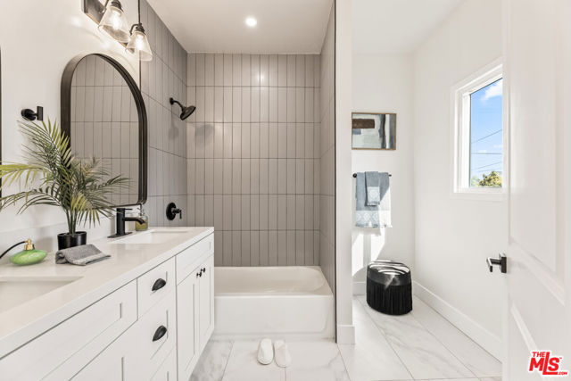 426 N Pacific Avenue, San Pedro CA: https://media.crmls.org/mediaz/b0c03466-97df-4a10-8c7a-9ae9421cb315.jpg