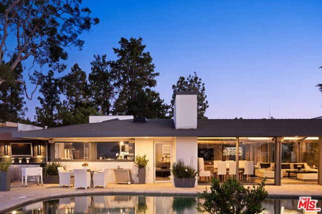 11531 Amanda Drive, Studio City CA: https://media.crmls.org/mediaz/b0c0a9e0-8ded-4d41-bf8b-23c3c5086b06.jpg