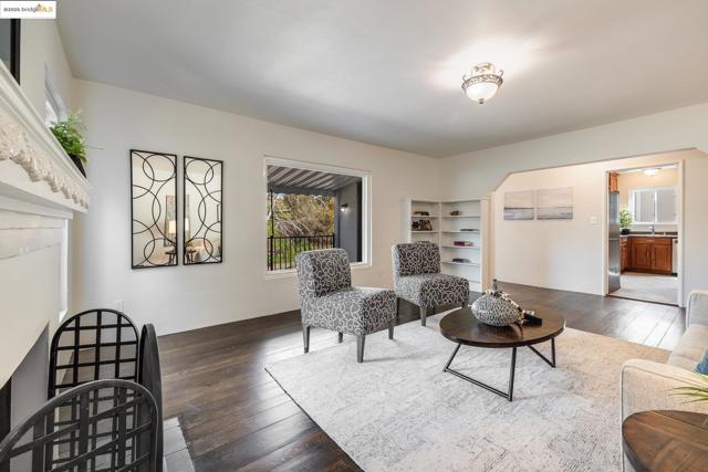 279 Pomona Street, Crockett CA: https://media.crmls.org/mediaz/b0c14bd9-fe9d-405f-8821-7cf71db4638b.jpg