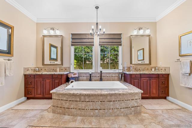 17075 San Antonio Rose Ct, San Diego CA: https://media.crmls.org/mediaz/b0c1cfd2-2a19-4e26-bb8c-09f6886806c3.jpg