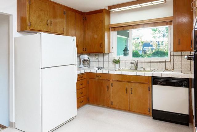1681 La Pradera Drive, Campbell CA: https://media.crmls.org/mediaz/b0c1ff45-02b3-46a7-a971-e9cbce20fc9c.jpg