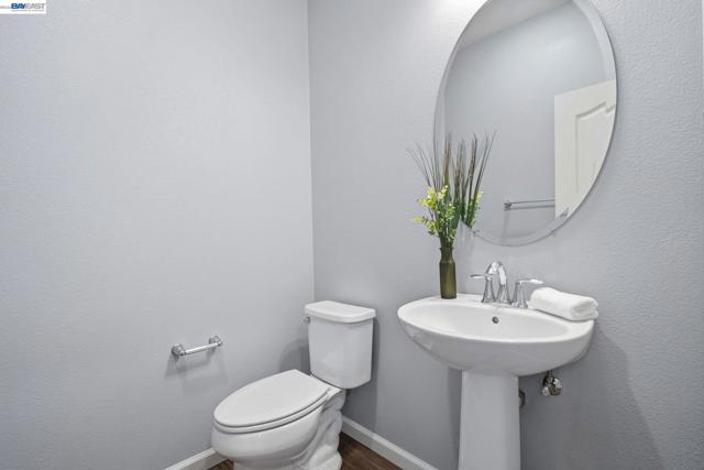 Image 18 of 47 For 102 Fanuncio Ln