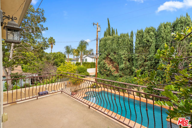 4510 Tyrone Avenue, Sherman Oaks CA: https://media.crmls.org/mediaz/b0c2a39d-d34c-41a3-ad17-14a56fb5b73a.jpg
