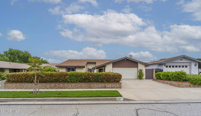 2653 N Broadmoor Avenue, Simi Valley CA: https://media.crmls.org/mediaz/b0c2a7ee-16a7-4dec-8ba6-80a3686fbd5e.jpg
