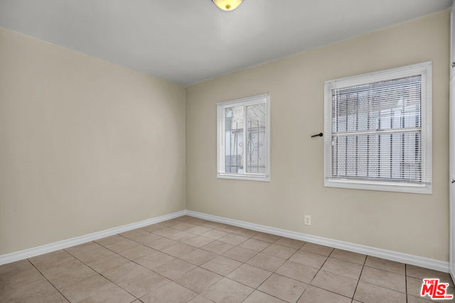 522 E Kelso Street, Inglewood CA: https://media.crmls.org/mediaz/b0c3a32c-0a1d-440a-b3a7-8f53e1628d05.jpg