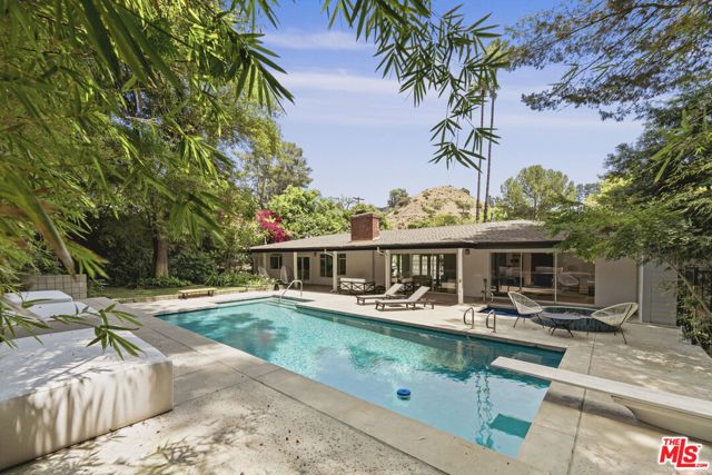 8630 Allenwood Road, Los Angeles CA: https://media.crmls.org/mediaz/b0c3e295-66c3-4072-837a-085b11c20887.jpg