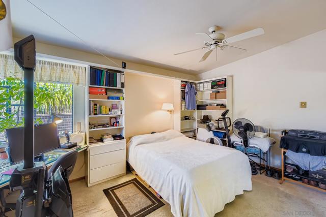 8840 Villa La Jolla Dr, La Jolla CA: https://media.crmls.org/mediaz/b0c46a54-2423-4423-af4e-06c77ff3a2c9.jpg