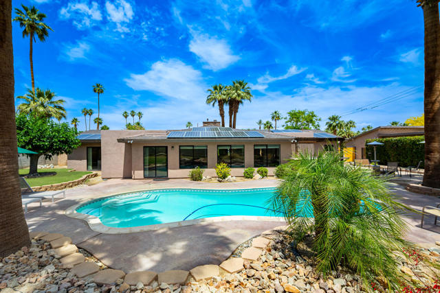 74619 Fairway Drive, Palm Desert CA: https://media.crmls.org/mediaz/b0c4b86b-89a2-4999-b52a-c94152902e8d.jpg
