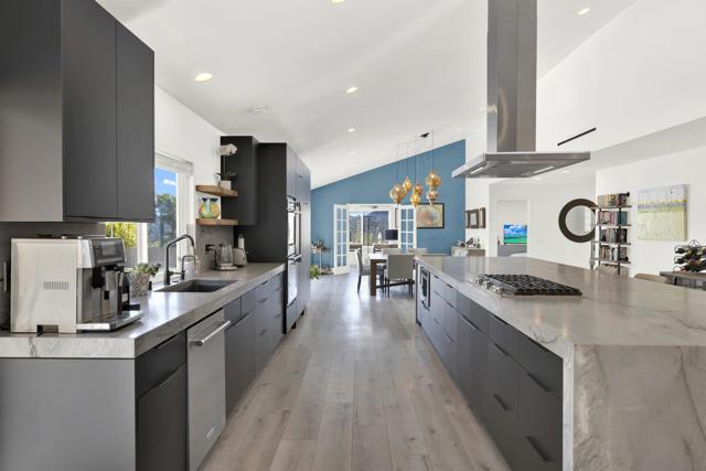 17351 Saint Andrews Dr, Poway CA: https://media.crmls.org/mediaz/b0c54646-d1bb-4d85-990c-1246b3a6874a.jpg