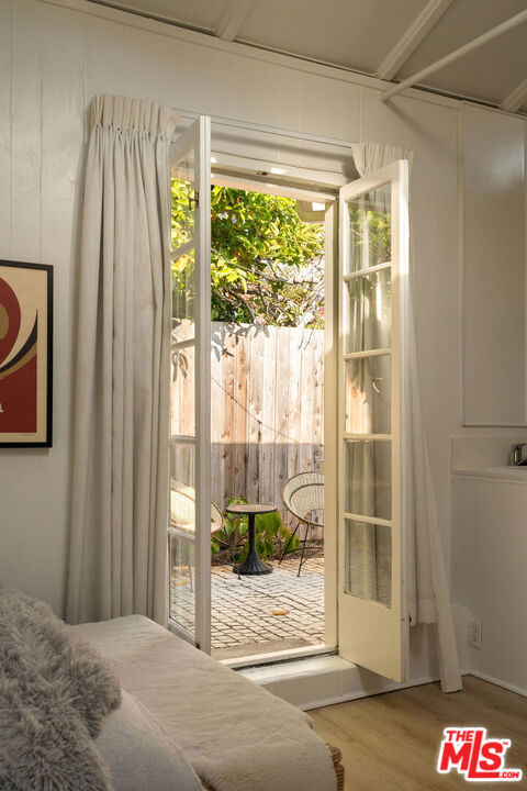 522 Altair Place, Venice CA: https://media.crmls.org/mediaz/b0c5843e-8364-44d5-9918-e2da497a8fd9.jpg