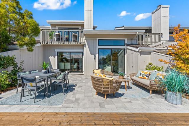 17 Spinnaker Place, Redwood City CA: https://media.crmls.org/mediaz/b0c68656-37b6-40cb-a57a-3f18fb91fb84.jpg