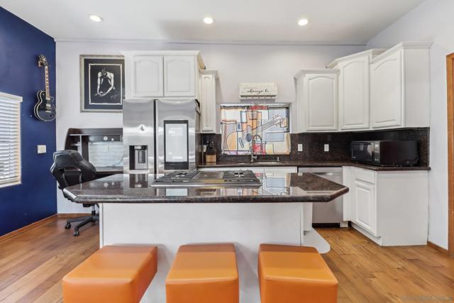 529 Olivewood Ter, San Diego CA: https://media.crmls.org/mediaz/b0c68e38-ca89-428e-9f9f-2f4750a9e4d2.jpg