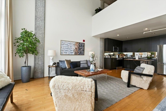 311 Oak St, Oakland CA: https://media.crmls.org/mediaz/b0c74d04-09e7-4c6e-a775-e1362e48c934.jpg