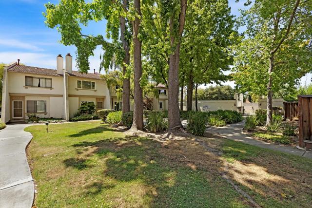 38652 Aurora Terrace, Fremont CA: https://media.crmls.org/mediaz/b0c7a5fc-2b9d-43c3-8428-49b57ba9bb48.jpg