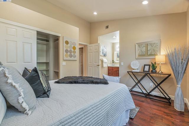 5406 Ontario Cmn, Fremont CA: https://media.crmls.org/mediaz/b0c7fe27-f304-46e9-b31f-0dd2db547c32.jpg
