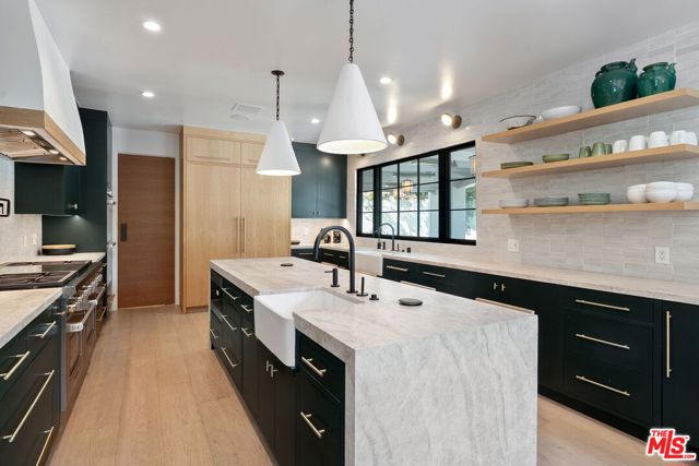 7651 Willow Glen Road, Los Angeles CA: https://media.crmls.org/mediaz/b0c89c06-2604-4dd7-ae29-82ca397f1446.jpg