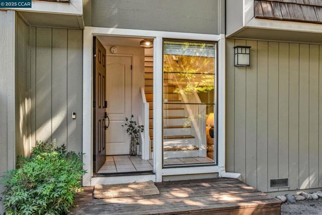 1660 San Luis Rd, Walnut Creek CA: https://media.crmls.org/mediaz/b0c8ef27-2a53-4f8c-8d3f-303bbd387b94.jpg