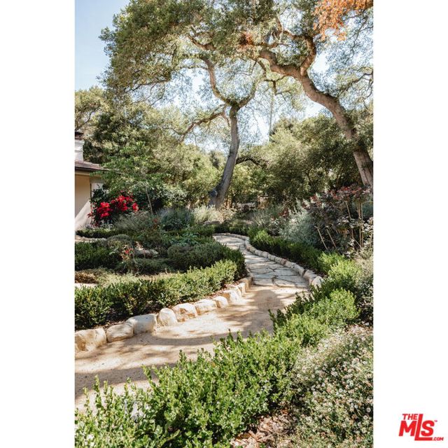840 Ivy Lane, Montecito CA: https://media.crmls.org/mediaz/b0c9359a-ecb1-43d1-a8f7-60fc848747eb.jpg
