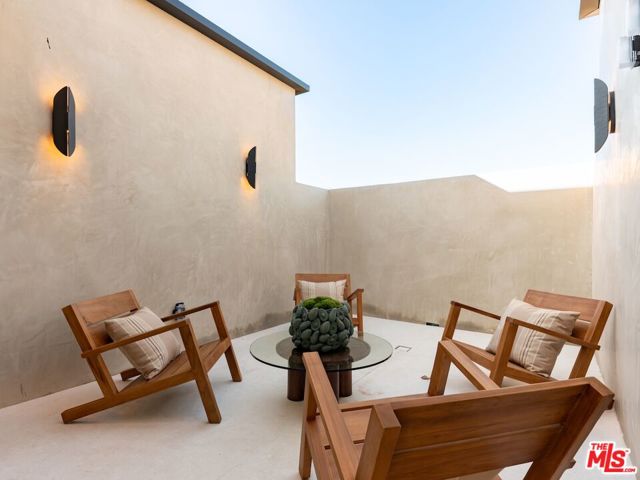 517 N Edinburgh Avenue, Los Angeles CA: https://media.crmls.org/mediaz/b0c95a21-0484-420d-838e-f0bc34f1f9b3.jpg