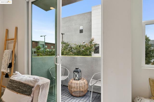 1405 Wood Street, Oakland CA: https://media.crmls.org/mediaz/b0c96fe1-a03e-4dd4-9ef2-547a2028dc95.jpg