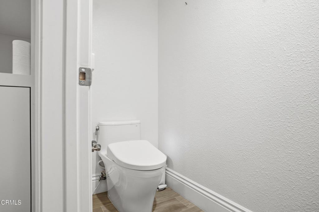 https://media.crmls.org/mediaz/b0c99d23-c1c7-428a-88b4-dd16d6e2e502.jpg?preset=X-Large