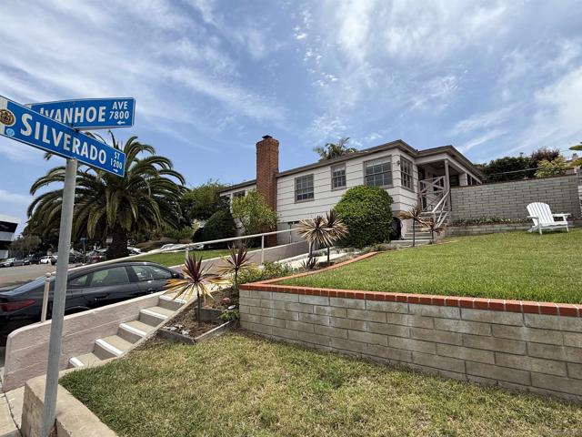 1205 Park Row, La Jolla CA: https://media.crmls.org/mediaz/b0ca8adf-5ba6-49a3-89f7-07b6a6f69703.jpg