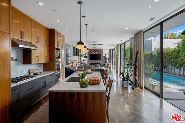 1102 Amoroso Place, Venice CA: https://media.crmls.org/mediaz/b0cab114-6e53-440f-bb71-f3efe39ab98c.jpg