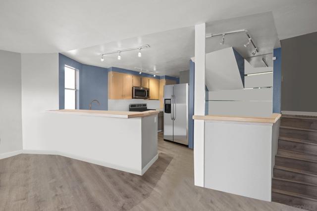 8451 Via Mallorca Unit 31, La Jolla CA: https://media.crmls.org/mediaz/b0cae106-2c3a-4822-9118-94a06f2bbf9d.jpg