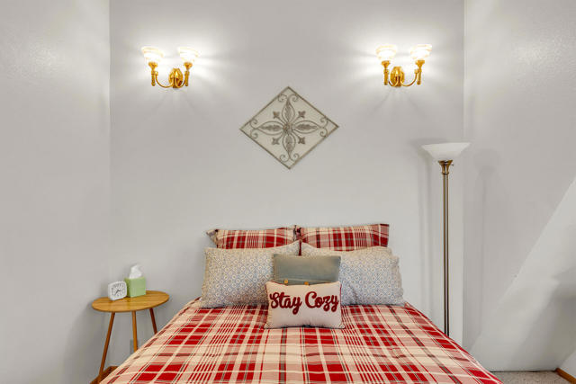 52402 Pine Ridge Road, Idyllwild CA: https://media.crmls.org/mediaz/b0cb0e87-38aa-40d2-82f8-1563218c3ffa.jpg