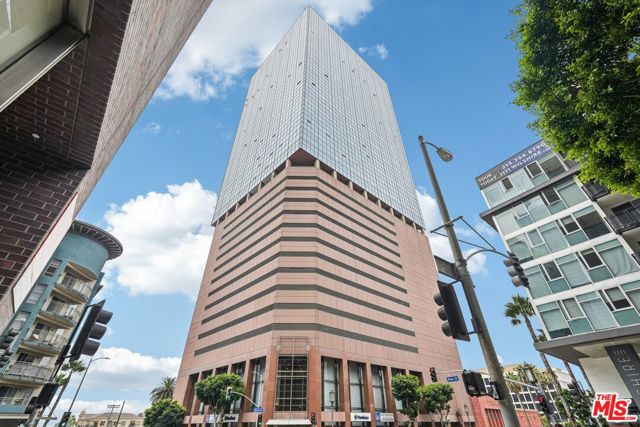 1100 Wilshire Boulevard, Los Angeles CA: https://media.crmls.org/mediaz/b0cb3649-b710-4aa6-9e50-517446c57d50.jpg