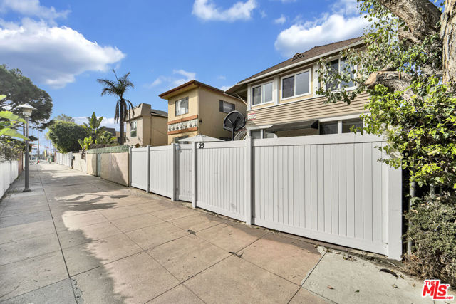  Income Home for Sale in Venice, California