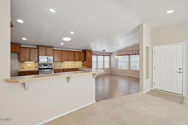 Detail Gallery Image 11 of 45 For 139 Dickens Cir #139,  Ventura,  CA 93003 - 3 Beds | 2 Baths