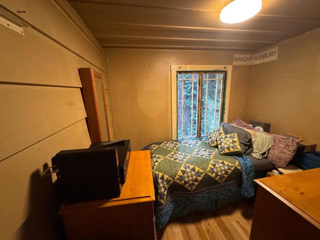 111 Sylvan Way, La Honda CA: https://media.crmls.org/mediaz/b0cb8b78-0cca-46a5-8fd2-1415eedc10e4.jpg