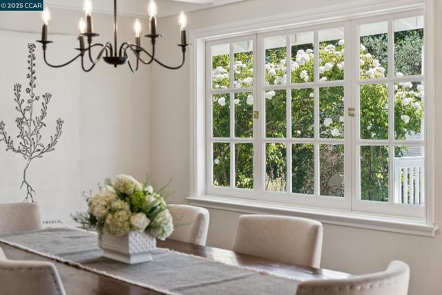 645 Los Palos Dr, Lafayette CA: https://media.crmls.org/mediaz/b0cd1e38-826f-4b20-878c-e1335cdf2c4a.jpg